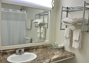 Newport Motel hotel thumbnail 7