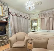 Twin Pine Manor Bed & Breakfast hotel detail image 4