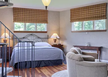 Twin Pine Manor Bed & Breakfast hotel thumbnail 7