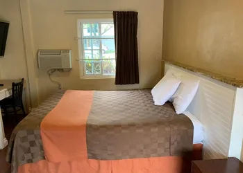Sunlight Motel hotel thumbnail 3