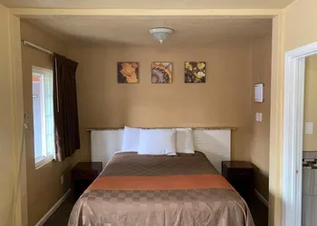 Sunlight Motel hotel thumbnail 4