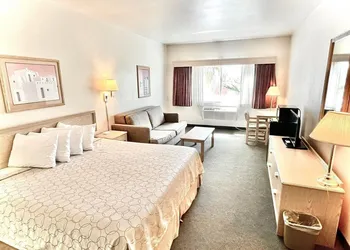 North Shore Inn hotel thumbnail 6