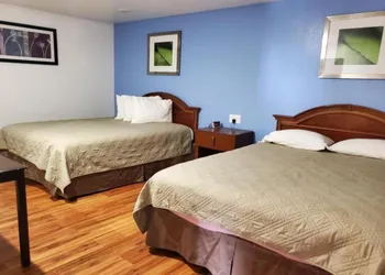 Premier Inn & Suites hotel thumbnail 5
