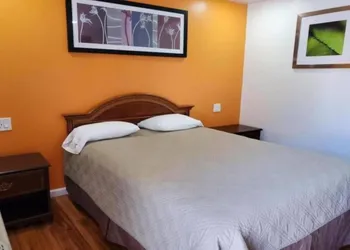 Premier Inn & Suites hotel thumbnail 6