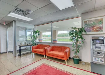 Econo Lodge Neenah hotel thumbnail 3