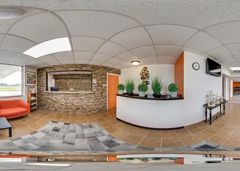 Econo Lodge Neenah hotel thumbnail 5