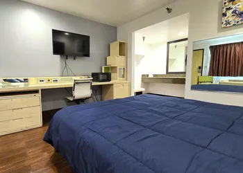 Century Motel hotel thumbnail 3