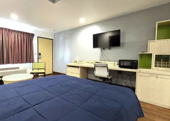 Century Motel hotel thumbnail 4