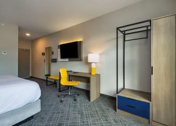 Comfort Inn and Suites hotel thumbnail 7