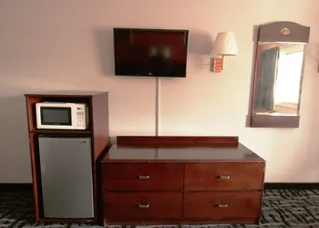 Economy Inn hotel thumbnail 3
