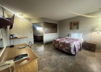 Thunderhill Motel hotel thumbnail 3