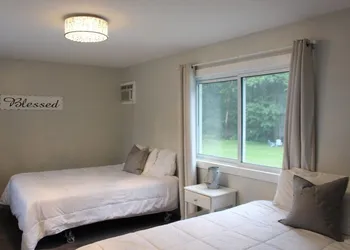 Lakeview Motel and Cottages hotel thumbnail 2