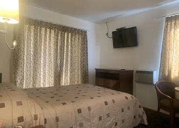 River Inn Motel hotel thumbnail 2