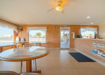 Vali Ho Motel By OYO Weslaco Mercedes hotel thumbnail 2