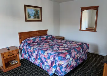 Deluxe Inn hotel thumbnail 3