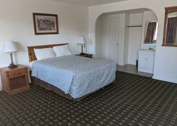 Deluxe Inn hotel thumbnail 5