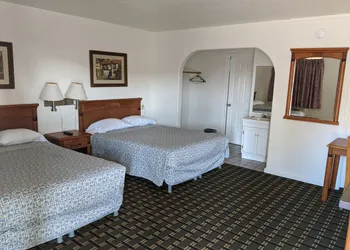 Deluxe Inn hotel thumbnail 6