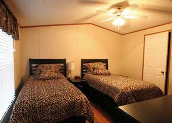 Eagle Ford Village Suites Dilley hotel thumbnail 2