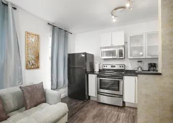 Apartment on the Beach hotel thumbnail 2