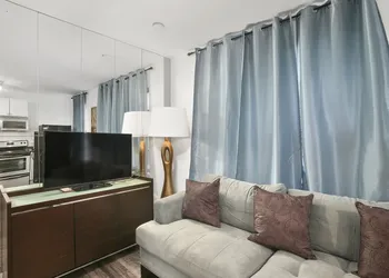 Apartment on the Beach hotel thumbnail 3
