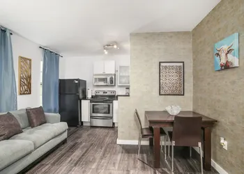Apartment on the Beach hotel thumbnail 7