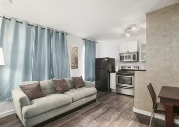 Apartment on the Beach hotel thumbnail 8