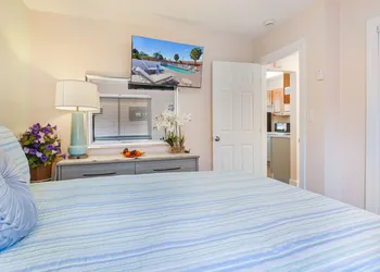 Bella Sirena Inn hotel thumbnail 3