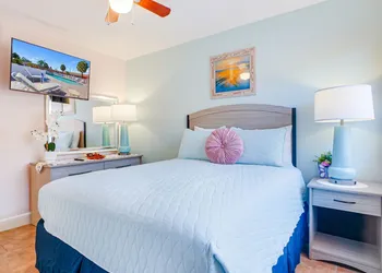 Bella Sirena Inn hotel thumbnail 5