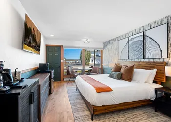 Spruce and Shore Motel hotel thumbnail 2