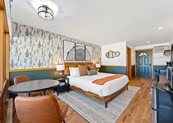 Spruce and Shore Motel hotel thumbnail 3