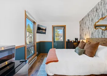 Spruce and Shore Motel hotel thumbnail 7