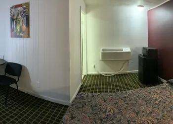 Boone Trail Inn hotel thumbnail 5