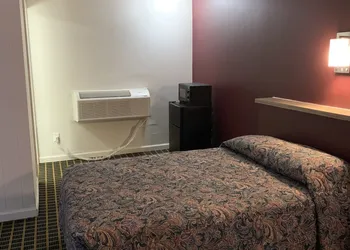 Boone Trail Inn hotel thumbnail 6