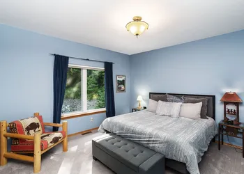 Riffle River Lodge 3 Bedroom Home by NW Comfy Cabins by RedAwning hotel thumbnail 4