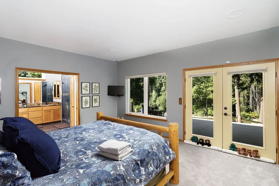 Riffle River Lodge 3 Bedroom Home by NW Comfy Cabins by RedAwning hotel detail image 6