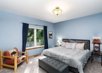 Riffle River Lodge 3 Bedroom Home by NW Comfy Cabins by RedAwning hotel thumbnail 4