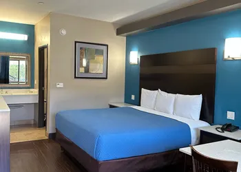 Crystal Palace Inn hotel thumbnail 2