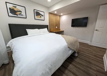Colony Suite hotel thumbnail 3