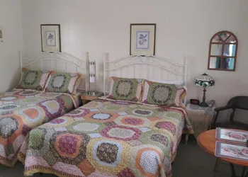 Midway Lodging hotel thumbnail 6