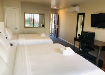 Moonlight Beach Motel hotel thumbnail 7