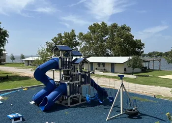 Oasis Lake Buchanan hotel thumbnail 7
