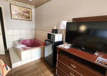 Benbrook Inn & Suites hotel thumbnail 8