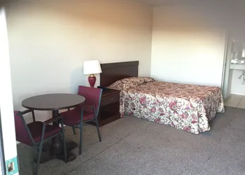 Americana Inn hotel thumbnail 2
