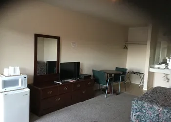 Americana Inn hotel thumbnail 5