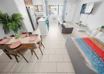 Bayview Apartments by Lowkl hotel thumbnail 2