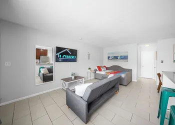 Bayview Apartments by Lowkl hotel thumbnail 3
