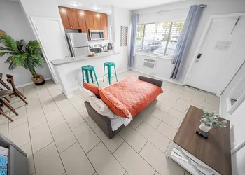 Bayview Apartments by Lowkl hotel thumbnail 4