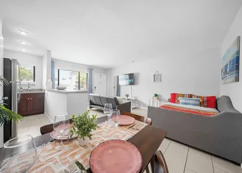 Bayview Apartments by Lowkl hotel thumbnail 6