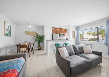 Bayview Apartments by Lowkl hotel thumbnail 7
