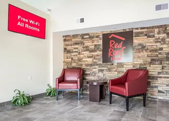 Red Roof Inn Baytown hotel thumbnail 2